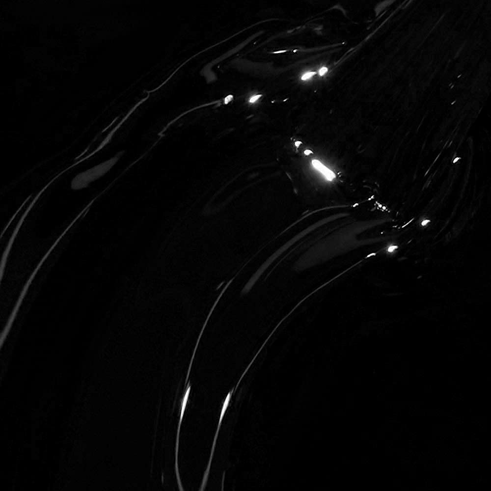 Pure black gel texture smooth self-leveling creamy formula ultra-pigmented high-gloss close-up
